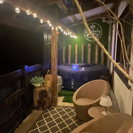 Cosy Nap Under The Paps 基拉尼