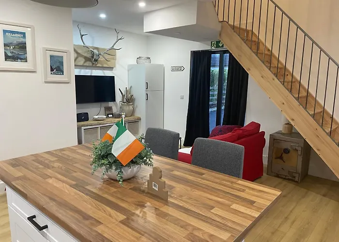 Cosy Nap Under The Paps Apartment *